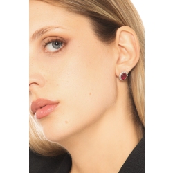 Orecchini con rubini e diamanti a contorno in oro bianco 18k 2