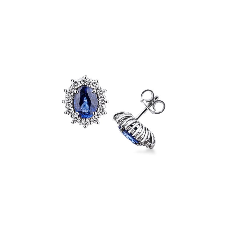 Orecchini zaffiro blu e diamanti a contorno in oro bianco 18k