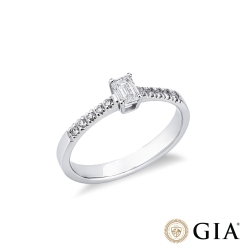 Anello con diamante taglio smeraldo 0.30 ct GIA in oro bianco 18k