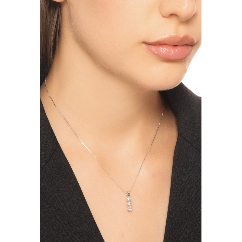 Collana trilogy a scalare in oro bianco 18k con diamanti, 0,50ct