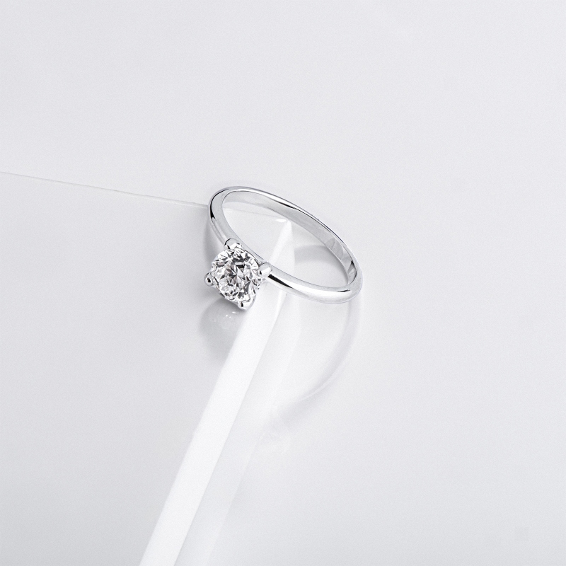 Anello solitario lineare in oro bianco 18k con diamante IGI, 1.00ct