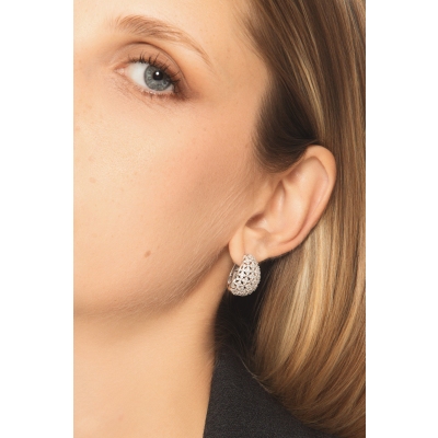 Orecchini a fascia semicircolare in oro bianco 18k con diamanti pavé