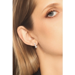 Orecchini trilogy a scalare in oro bianco 750 con diamanti 2