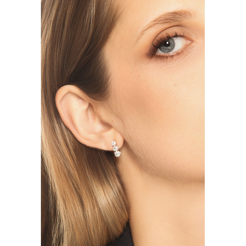 Orecchini trilogy a scalare in oro bianco 750 con diamanti