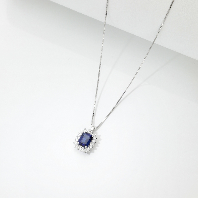 Collana contorno oro bianco 18k con zaffiro blu e diamanti