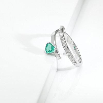 ANELLO CONTRARIER CON BRILLANTI E SMERALDO CUORE MM5X5