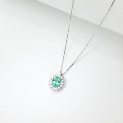 CIONDOLO CONTORNO 14BRILLANTI CON SMERALDO OVALE MM9X7