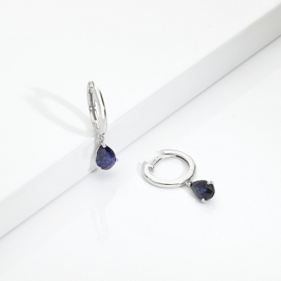 Orecchini cerchio oro bianco 18k con zaffiri blu pendenti a goccia 