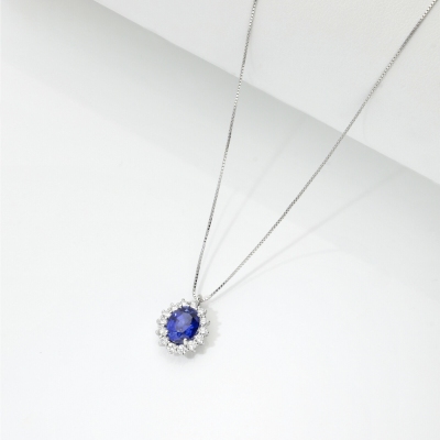 Collana Lady D con zaffiro blu e diamanti in oro bianco 18k