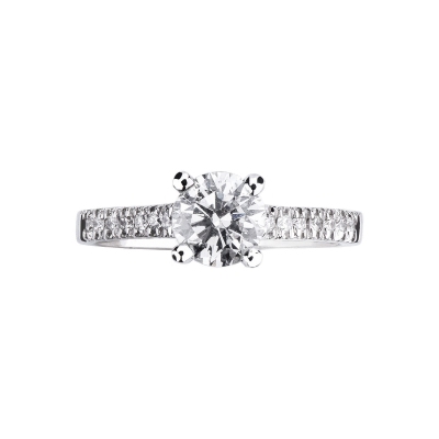 White gold 18k ring with a 0,50 ct diamond and diamond shoulder set