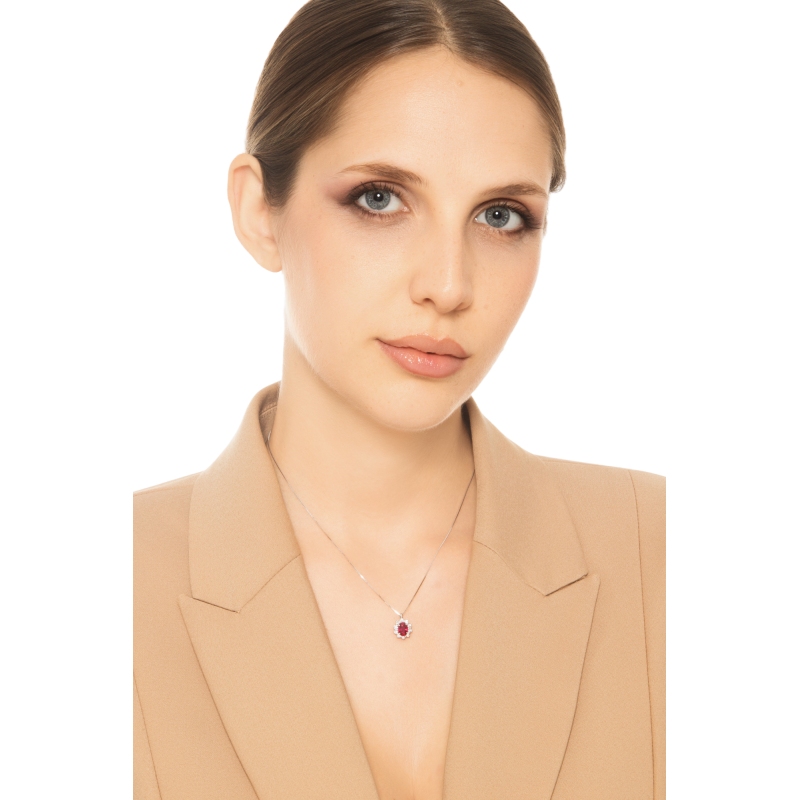 Collana in oro bianco 18k con rubino e diamanti a contorno