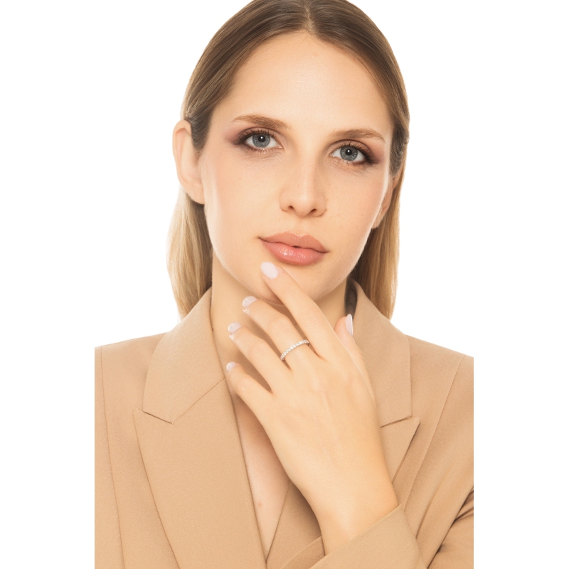 Anello eternity con diamanti in oro bianco 18k