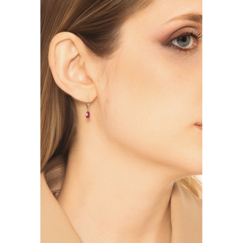 Orecchini cerchio oro bianco 18k con rubini pendenti a goccia 