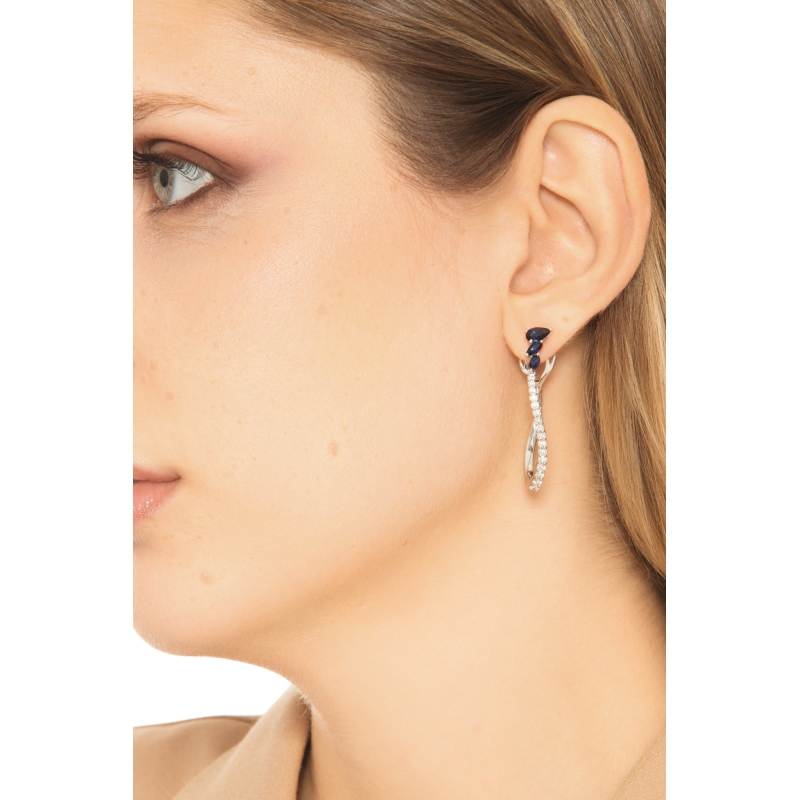 Orecchini ovali design con diamanti e zaffiri blu