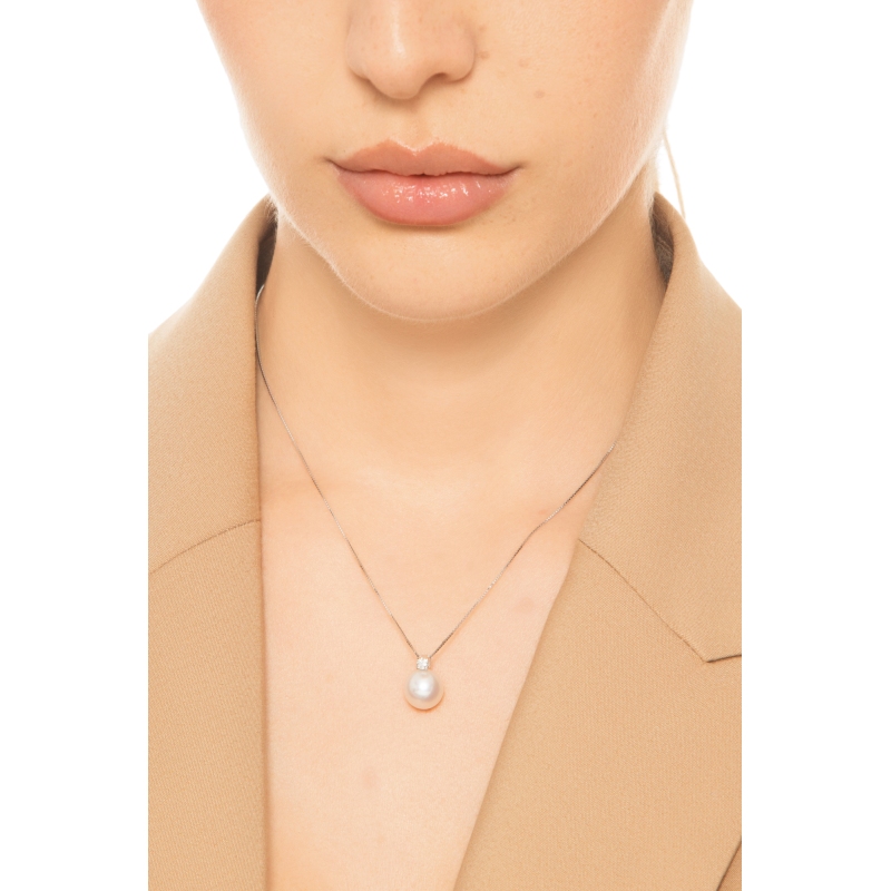 Collana con perla e diamante in oro bianco 18k 