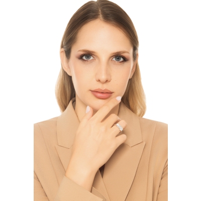 Anello trilogy con tre diamanti in oro bianco 18k