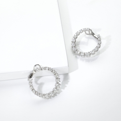 Orecchini cerchio in oro bianco con diamanti