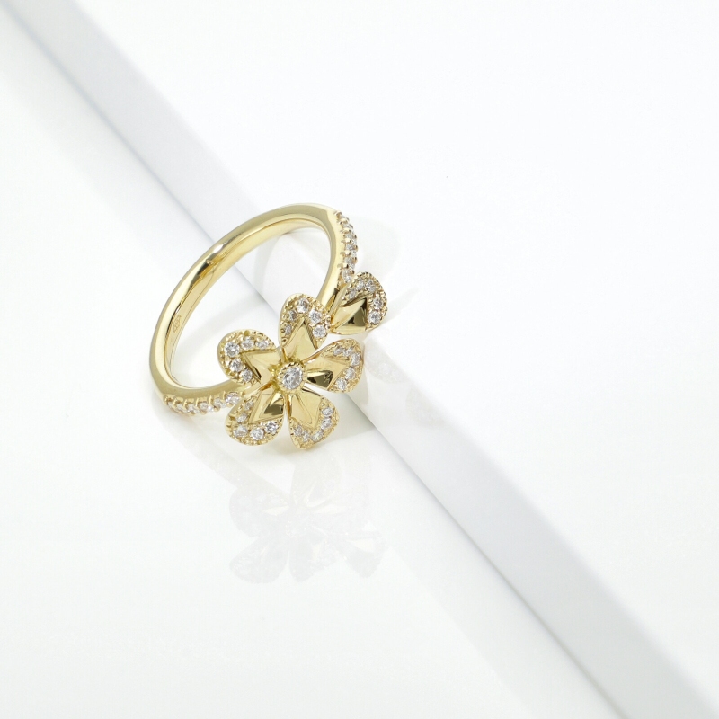 Anello con fiore in diamanti oro giallo 18k