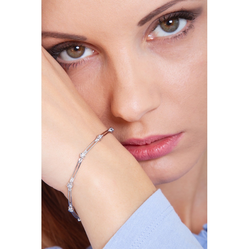 Fancy bracelet with diamonds