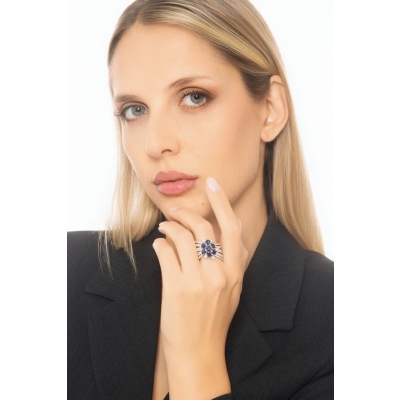 Band ring with diamonds and blue sapphires in white gold 18k