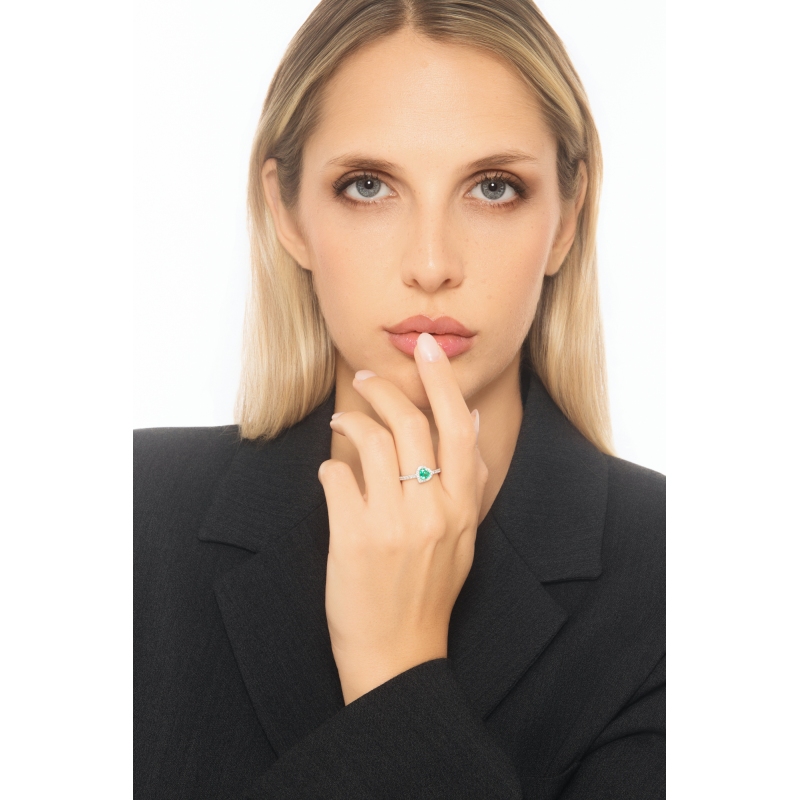 ANELLO CON BRILLANTE E SMERALDO CUORE MM5X5
