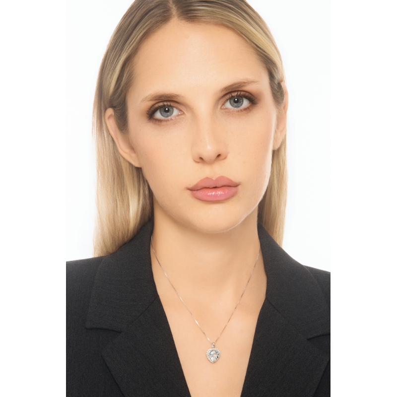 Collana acquamarina cuore e diamanti a contorno in oro 18k