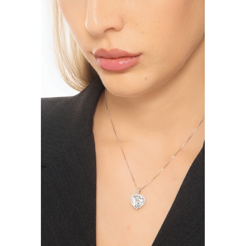 Collana acquamarina cuore e diamanti a contorno in oro 18k