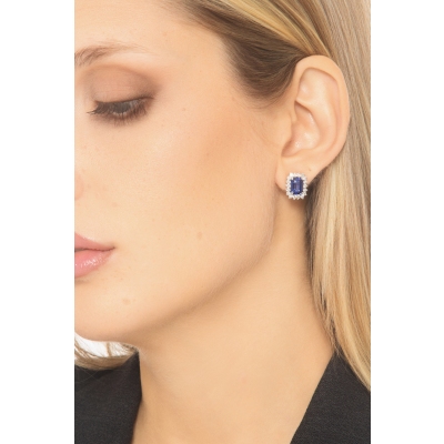 Orecchini zaffiri blu e diamanti a contorno in oro bianco 18k
