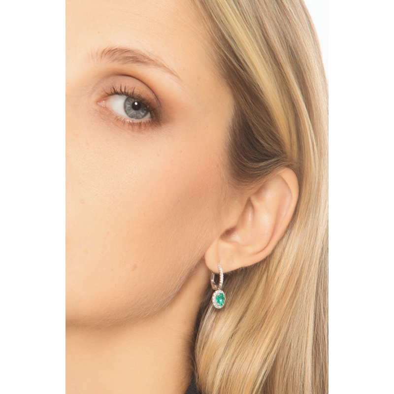 Hoops with emeralds and diamonds in 18k white gold 