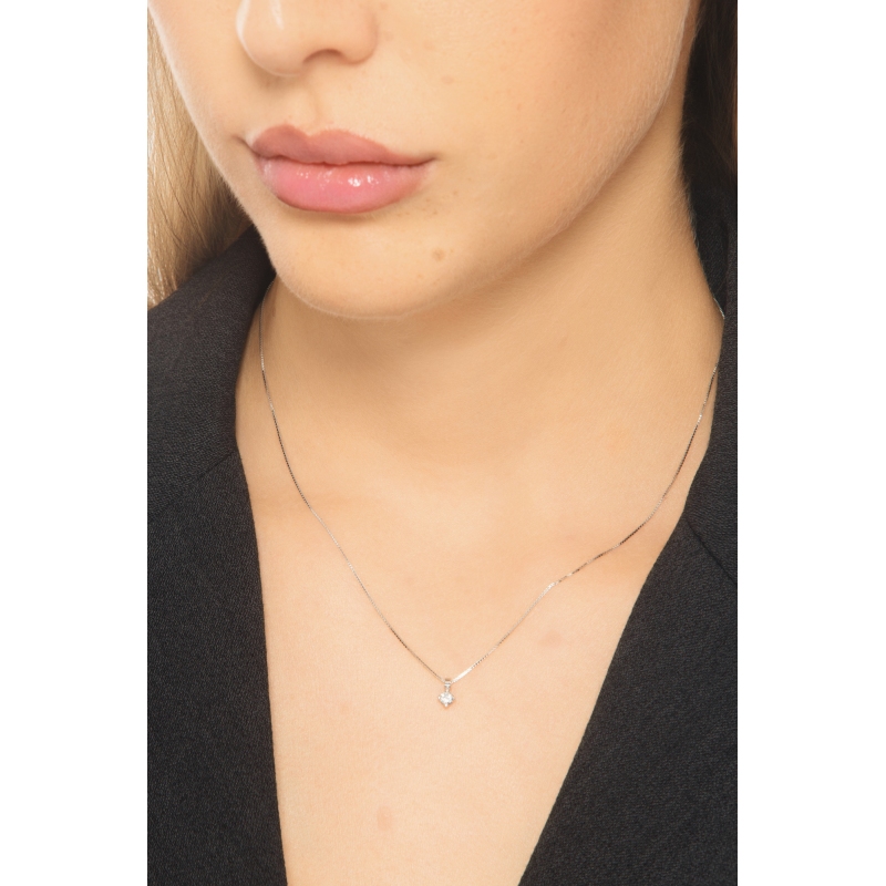 Collana punto luce rombo in oro bianco 18k con diamante, ct 0,10