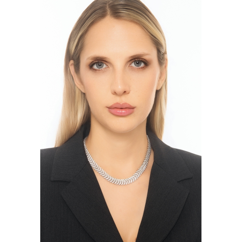 Collana in oro bianco 18k con maglie a spiga in diamanti
