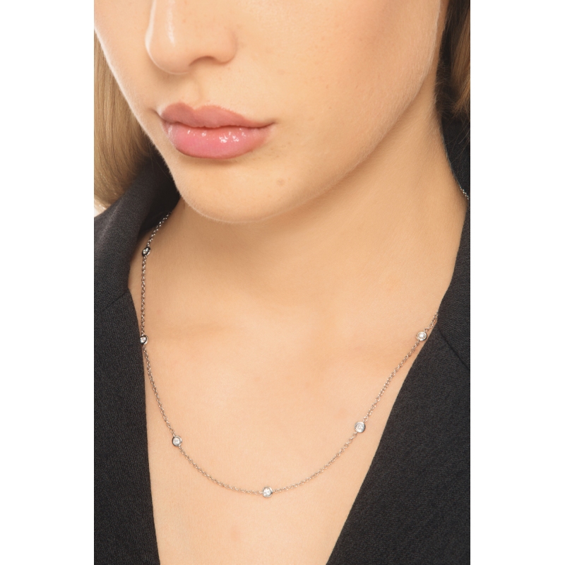 18k white gold necklace with round cut diamonds setted on full bezel