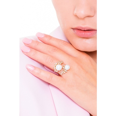 Anello in oro rosa 18k con Perle e diamanti.