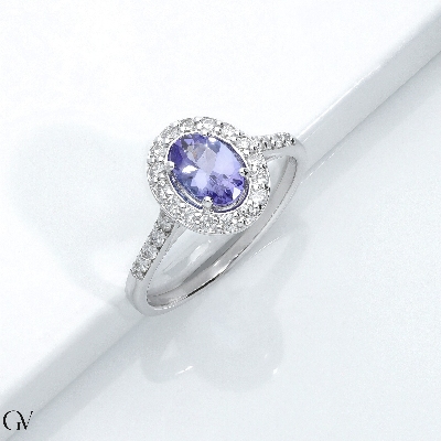 White gold 18k ring with an oval cut tanzanite and diamonds halo