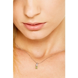 18k white gold pendant with peridot and round cut diamonds 2