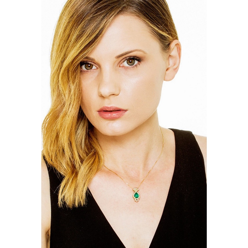 18k yellow gold emerald pendant with round cut diamonds