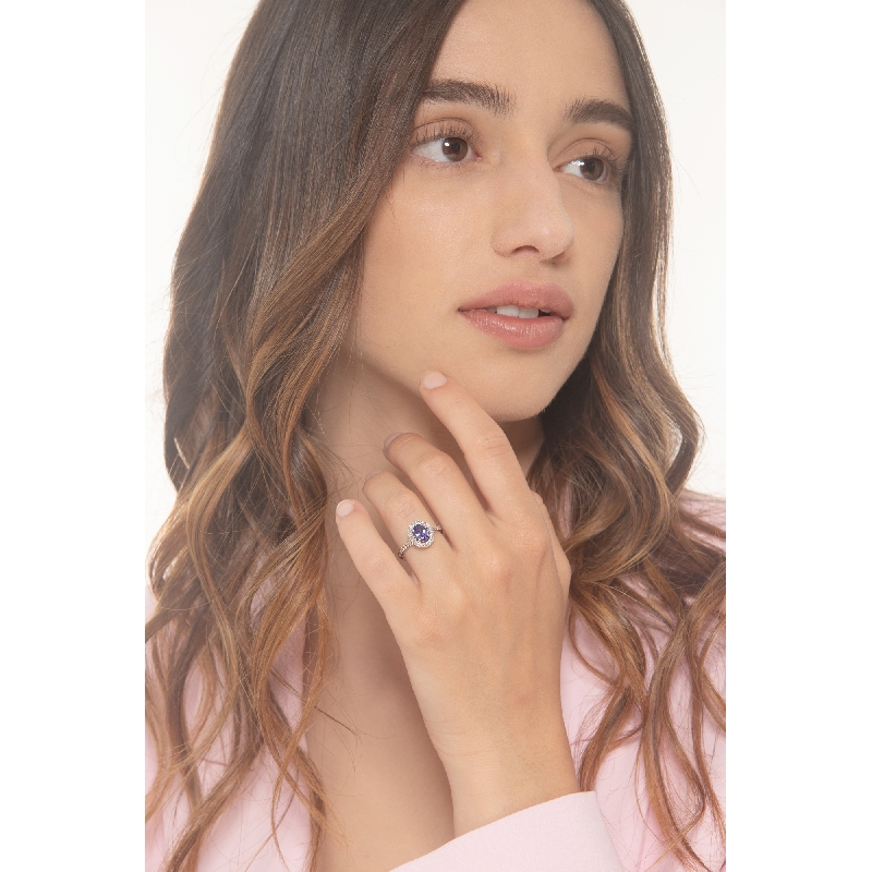 White gold 18k ring with an oval cut tanzanite and diamonds halo