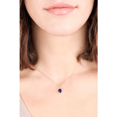 Oval sapphire pendant with a wire of diamonds