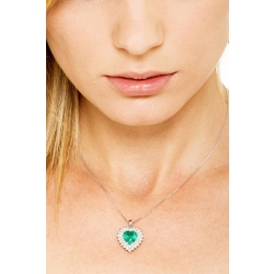 Necklace with pendant, central heart cut emerald and diamonds 2
