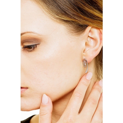 18k white gold spiral earrings with round cut diamonds