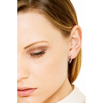 Fancy earrings in 18k white gold with round cut diamonds and rubies