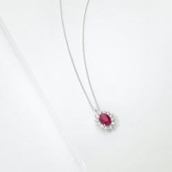 Collana oro bianco 18k con rubino e diamanti a contorno