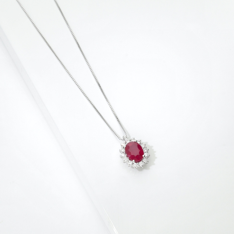 Collana in oro bianco 750 con rubino e diamanti a contorno
