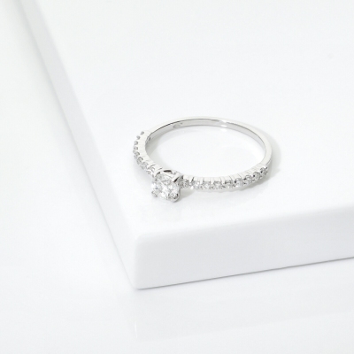 Solitario anello Magia in oro bianco 18k 0,30 ct