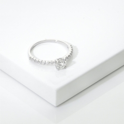 Anello solitario Magia in oro bianco 18k 0,40 ct