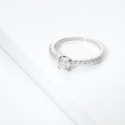Anello fidanzamento solitario Magia oro bianco 0,50 ct