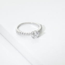 Anello fidanzamento Magia in oro bianco 18k 0,70 ct