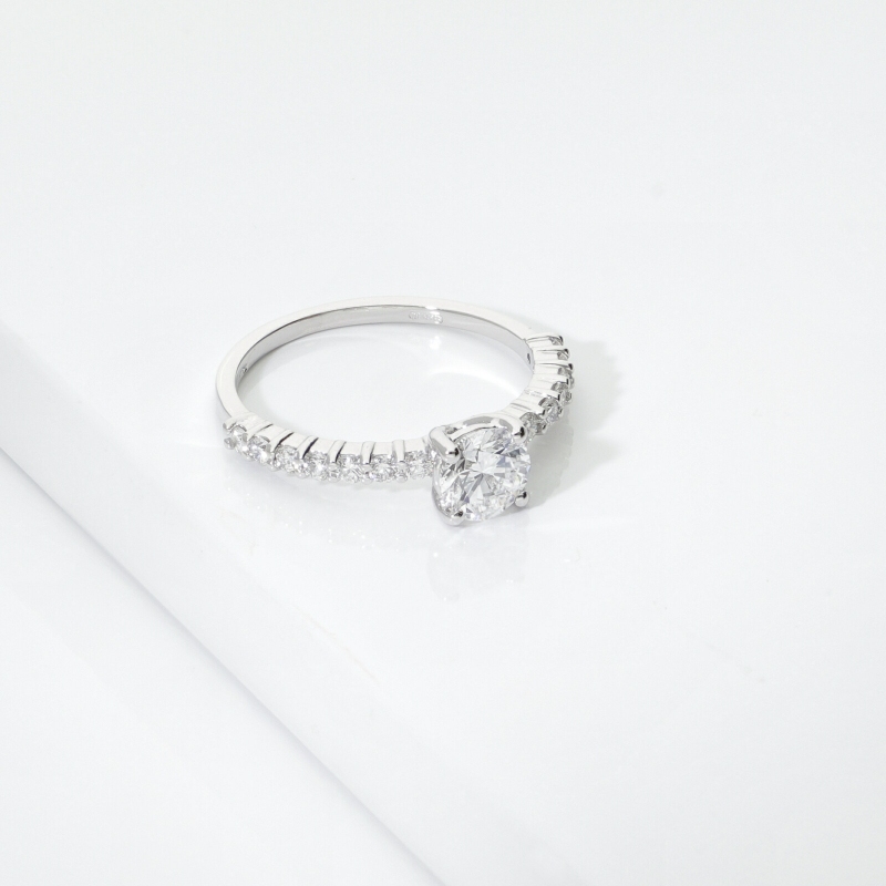Anello fidanzamento Magia in oro bianco 18k 0,70 ct