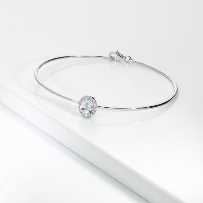 Bracciale rigido in oro bianco 18k con acquamarina ovale 7x5 mm e diamanti
