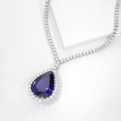 Collana tennis oro bianco 18k con tanzanite a goccia e diamanti